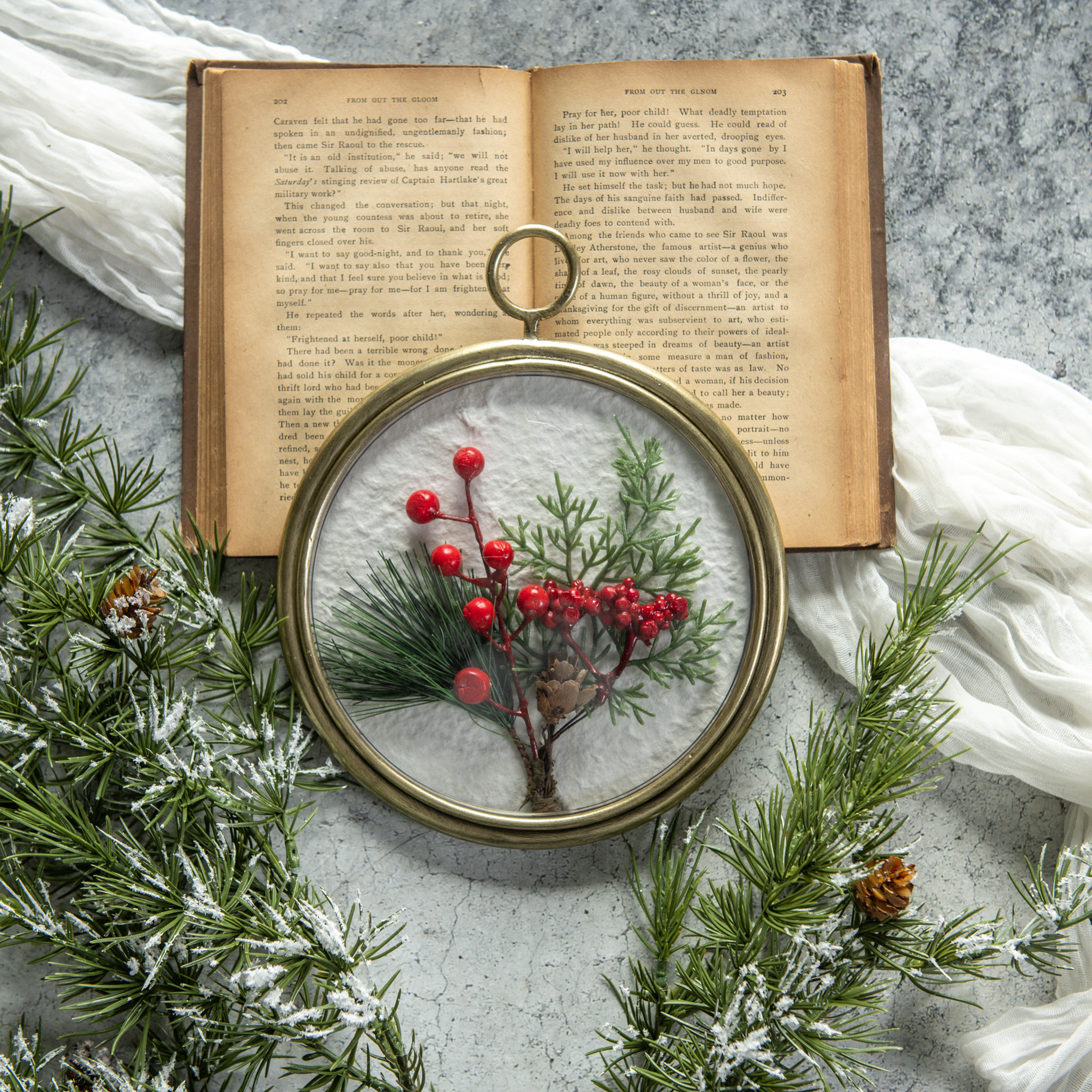 Holiday Foliage in Round Gold Frame