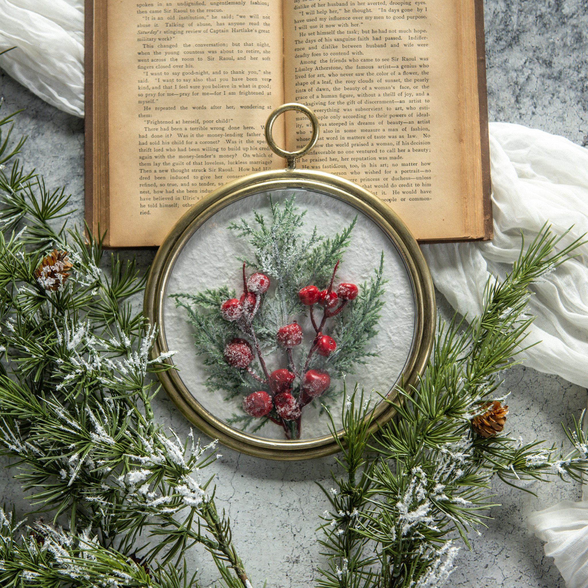 Holiday Berries in Round Gold Frame