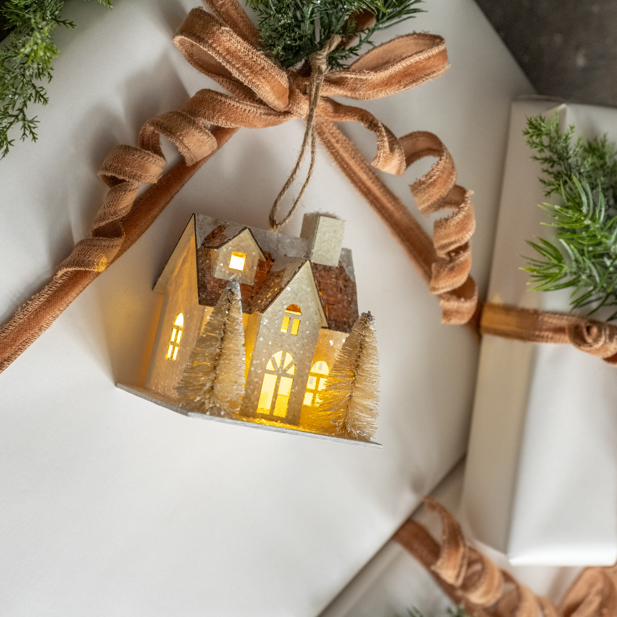 Campbell Lighted House Ornament, photo 2 of 3