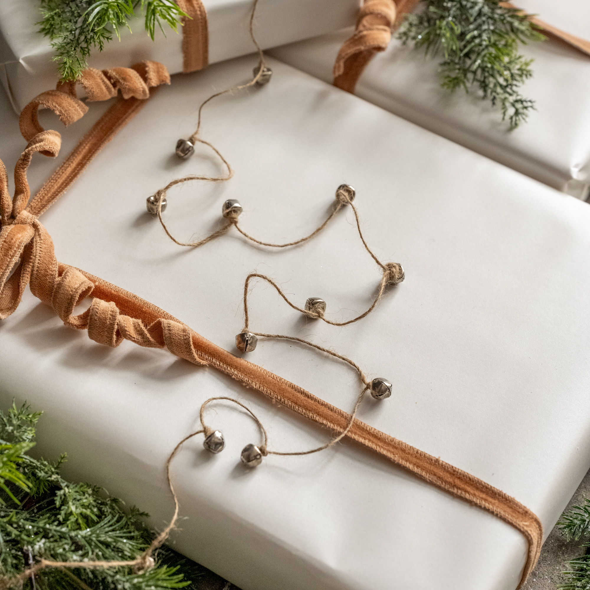 Antiqued .5" Silver Bell Garland, 6 ft, photo 3 of 3