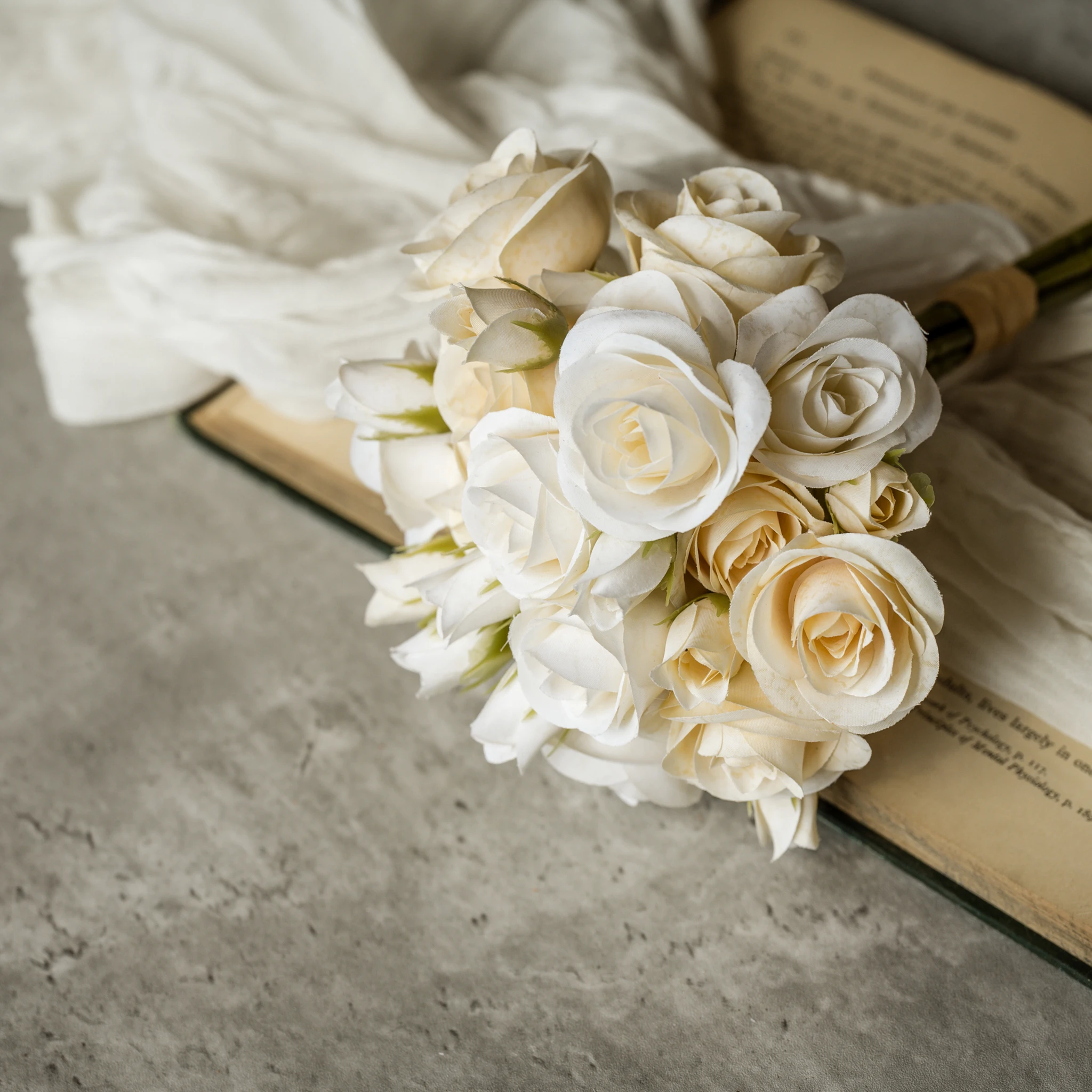 Cream Mini Rose Bundle, 12"