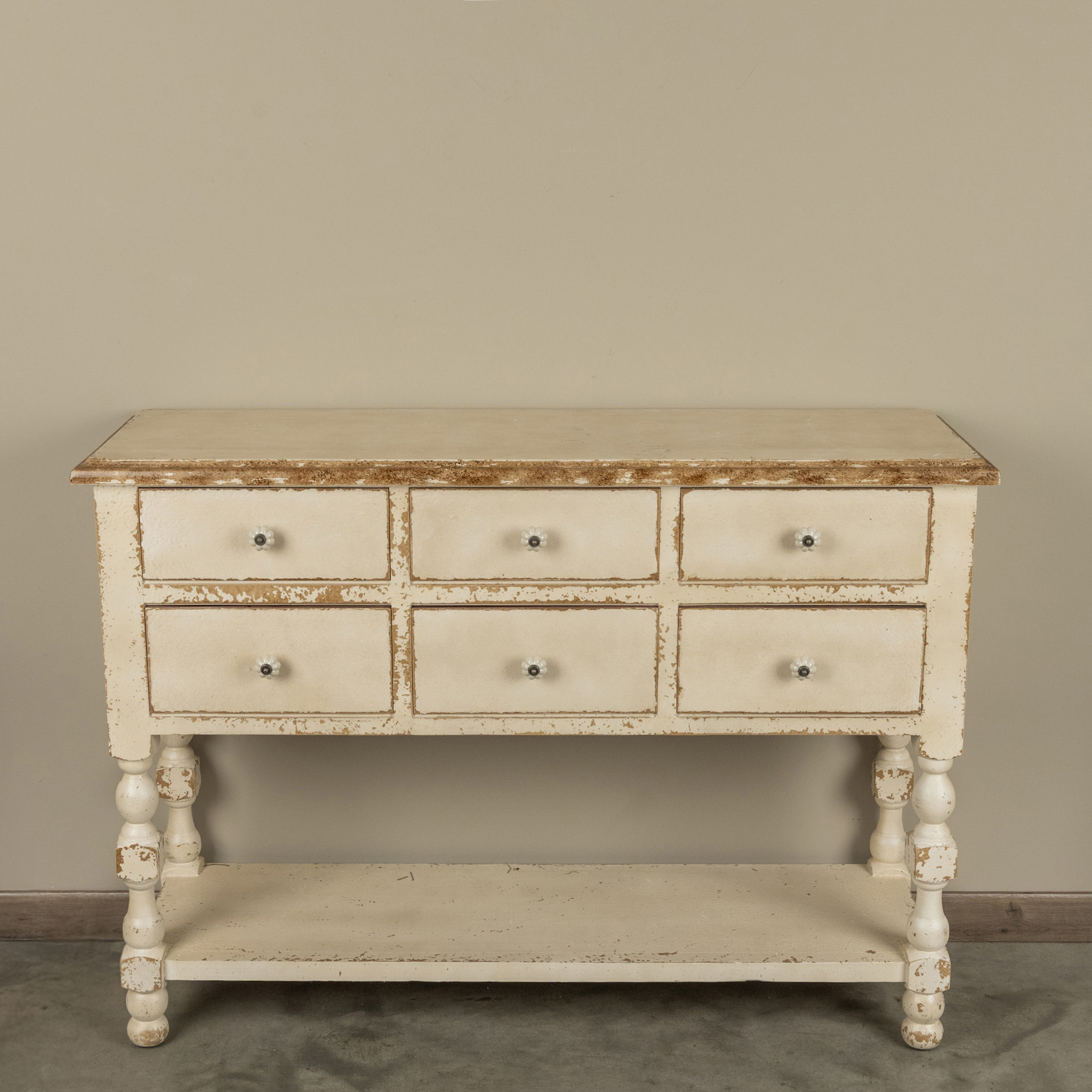 Penelope Chippy Buffet Table