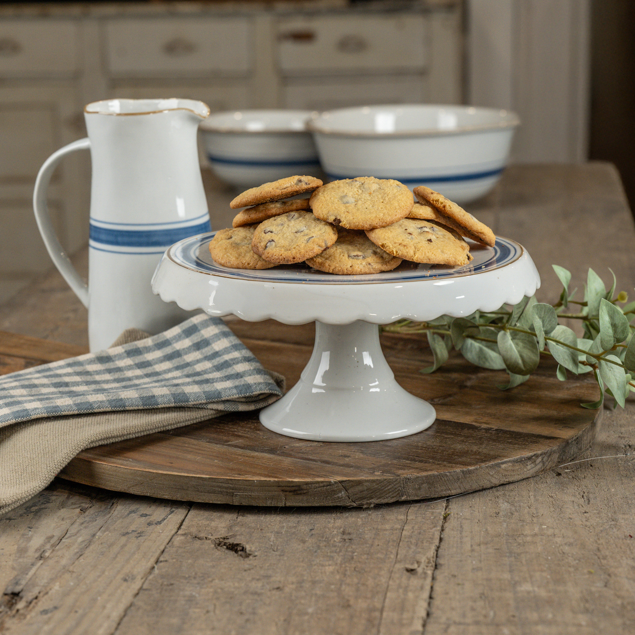 Cozy Cottage Dessert Stand