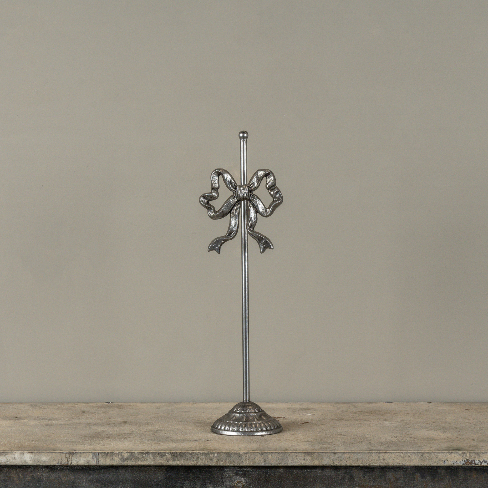 Pewter Wreath Stand with Bow, 18.25", photo 2 of 3