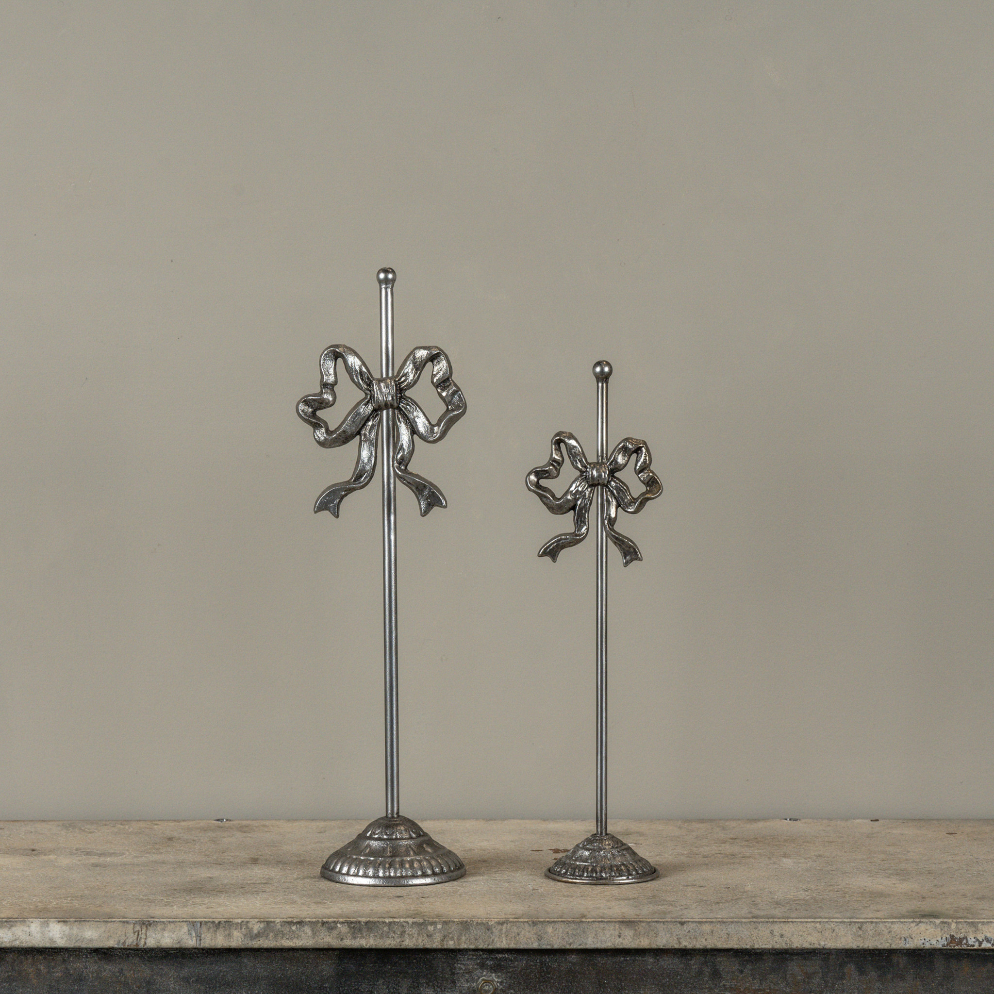 Pewter Wreath Stand with Bow, 18.25", photo 3 of 3