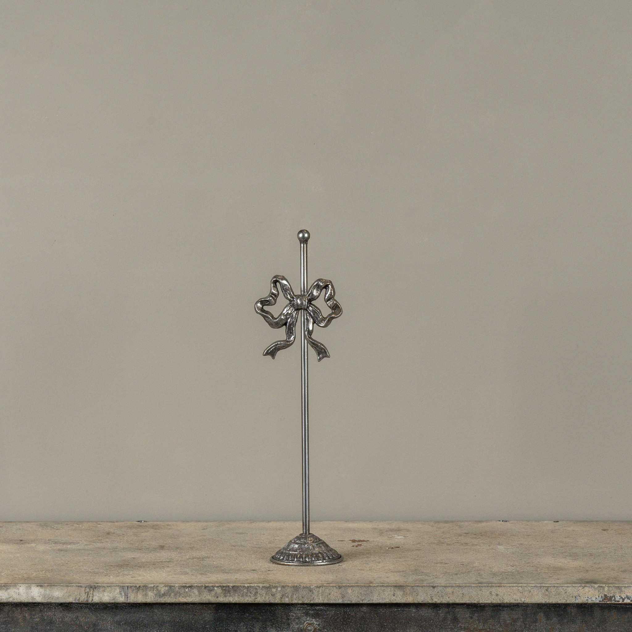 Pewter Wreath Stand with Bow, 15.25", photo 2 of 3