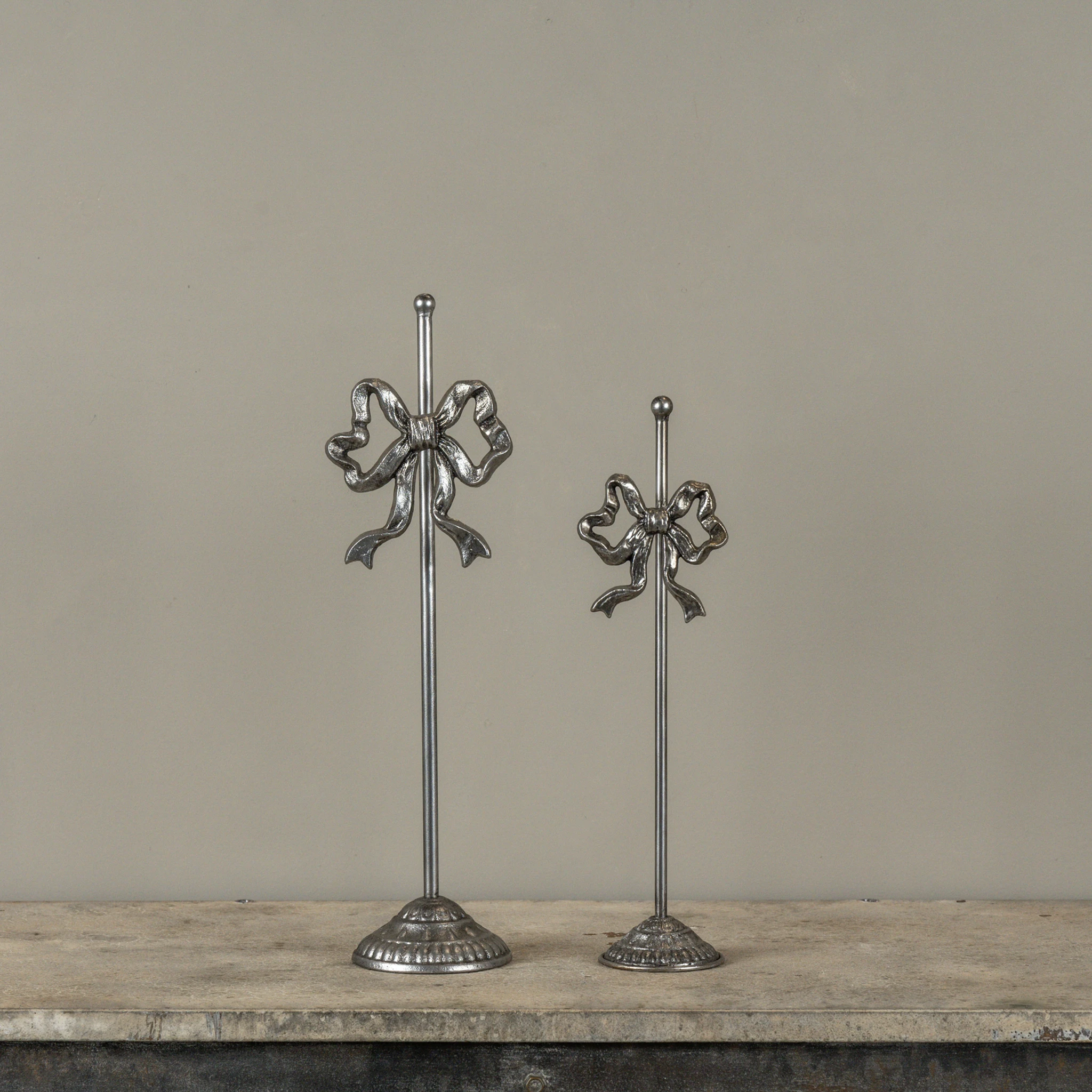 Pewter Wreath Stand with Bow, 15.25", photo 3 of 3