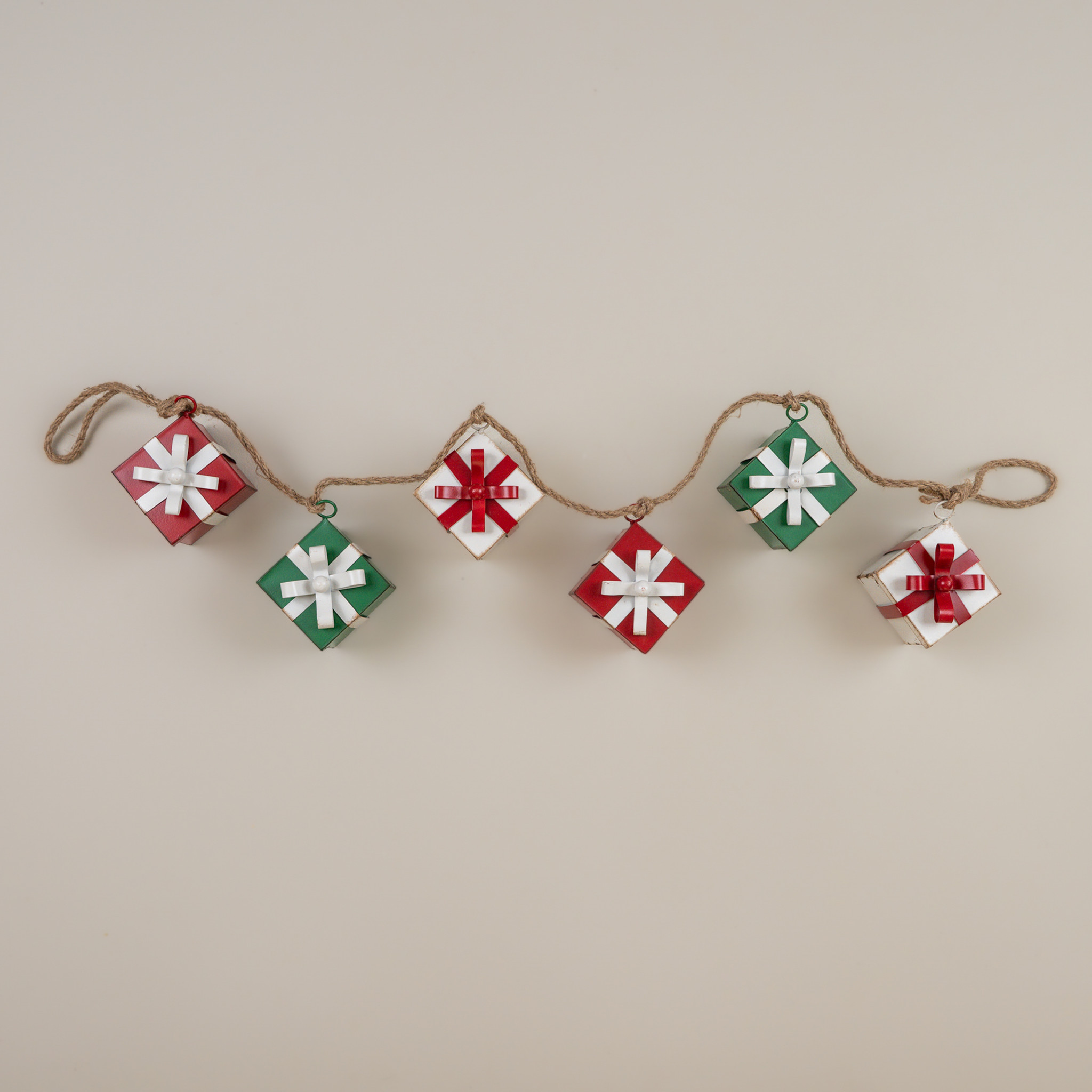 Green, Red & White Present Garland, 4.5 ft, photo 2 of 3