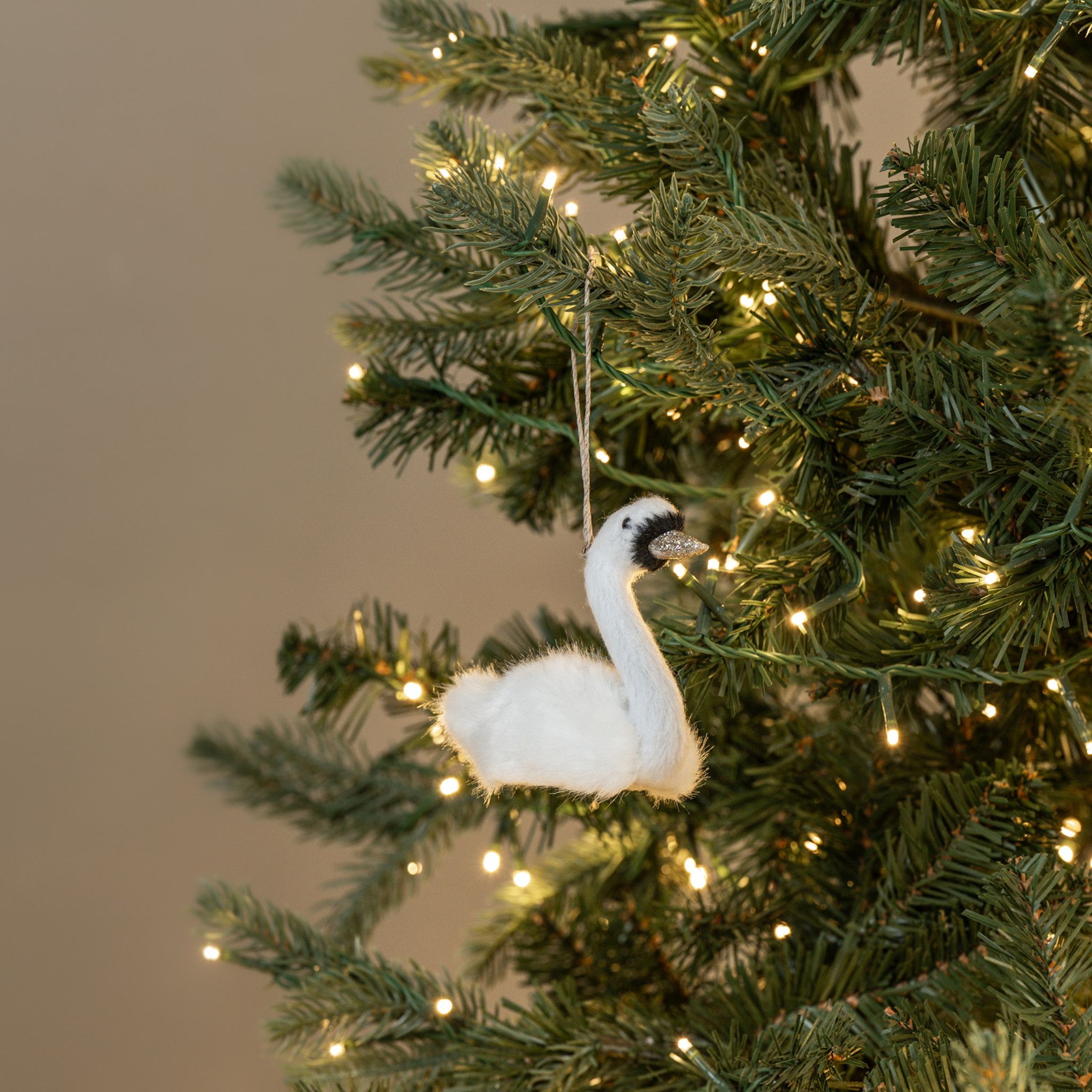 Sitting Swan Ornament, 3.5"
