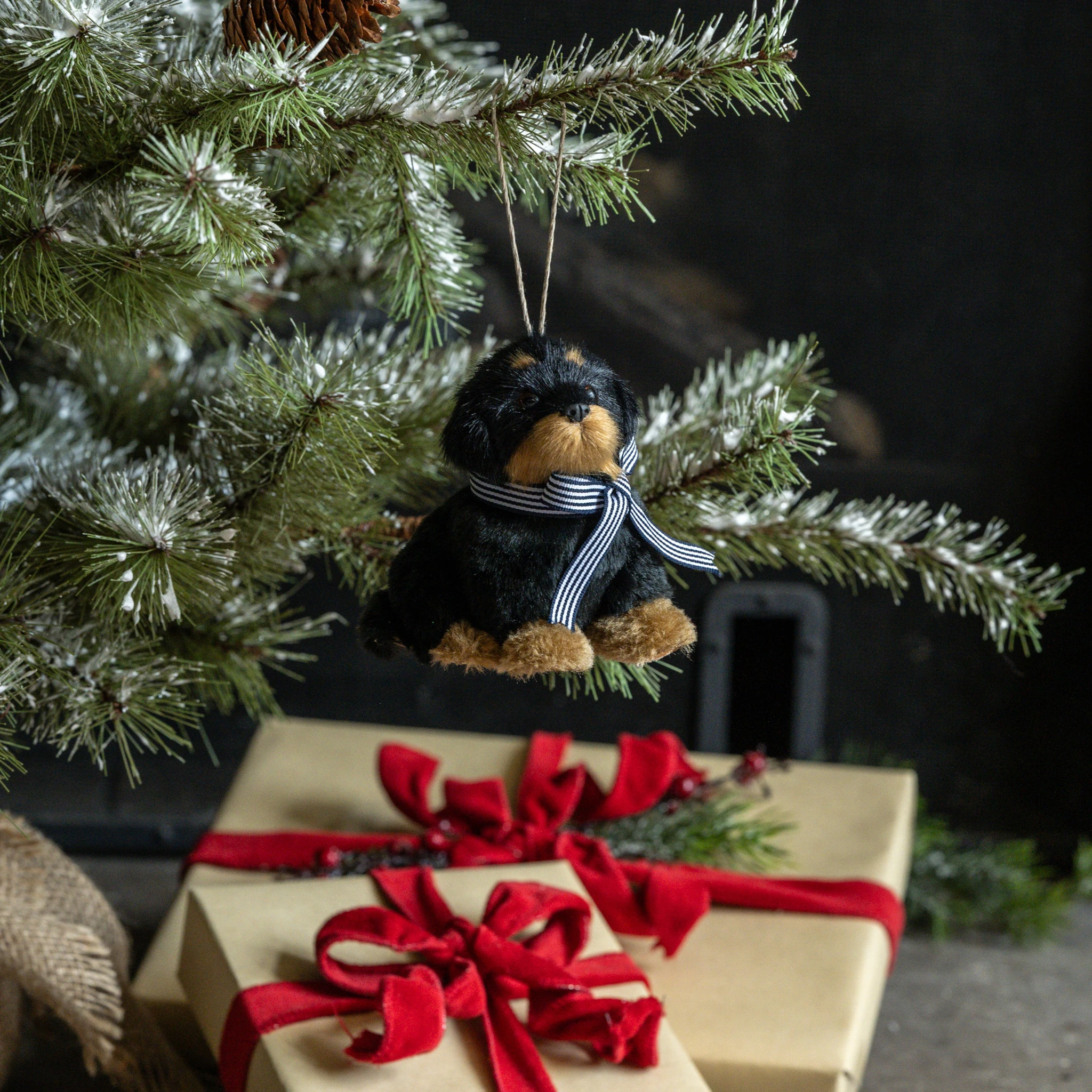 Sitting Rottweiler Ornament, 4"