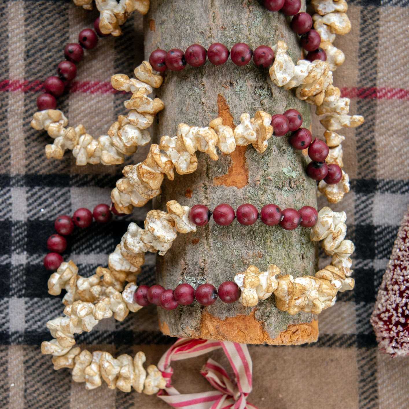 Popcorn Cranberry Garland, 9 ft, photo 4 of 4