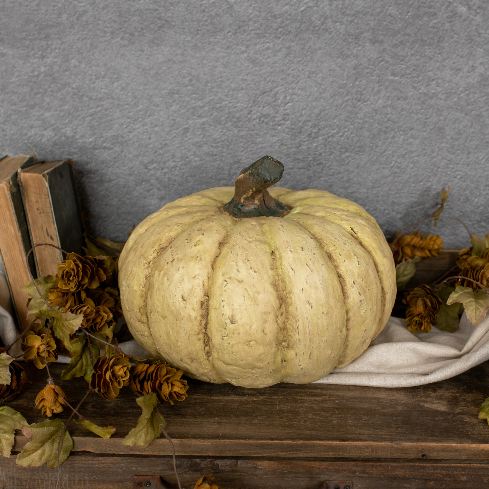 White Short Pumpkin, 9" — photo 1 of 2