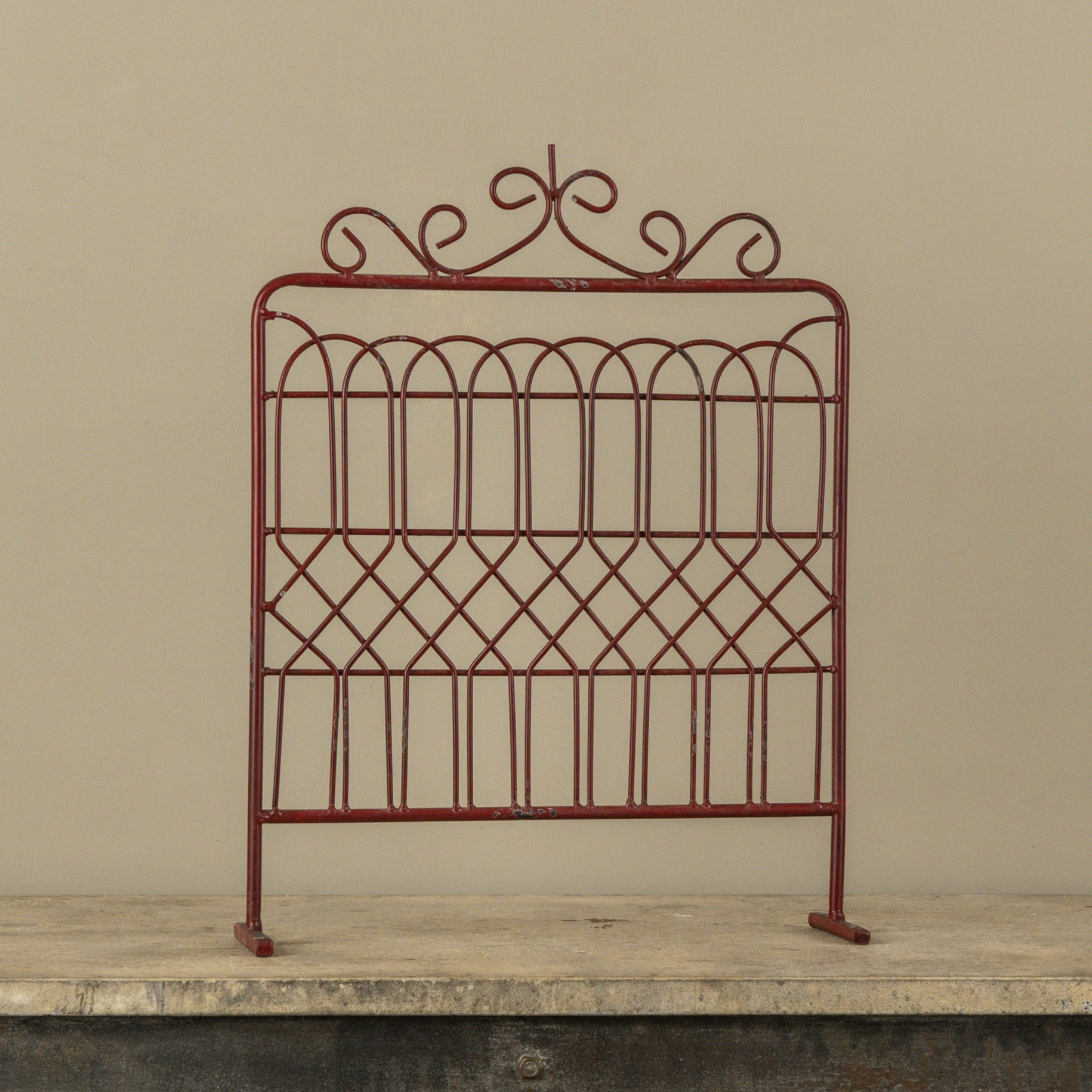 Red Tabletop Gate, 18", photo 2 of 4