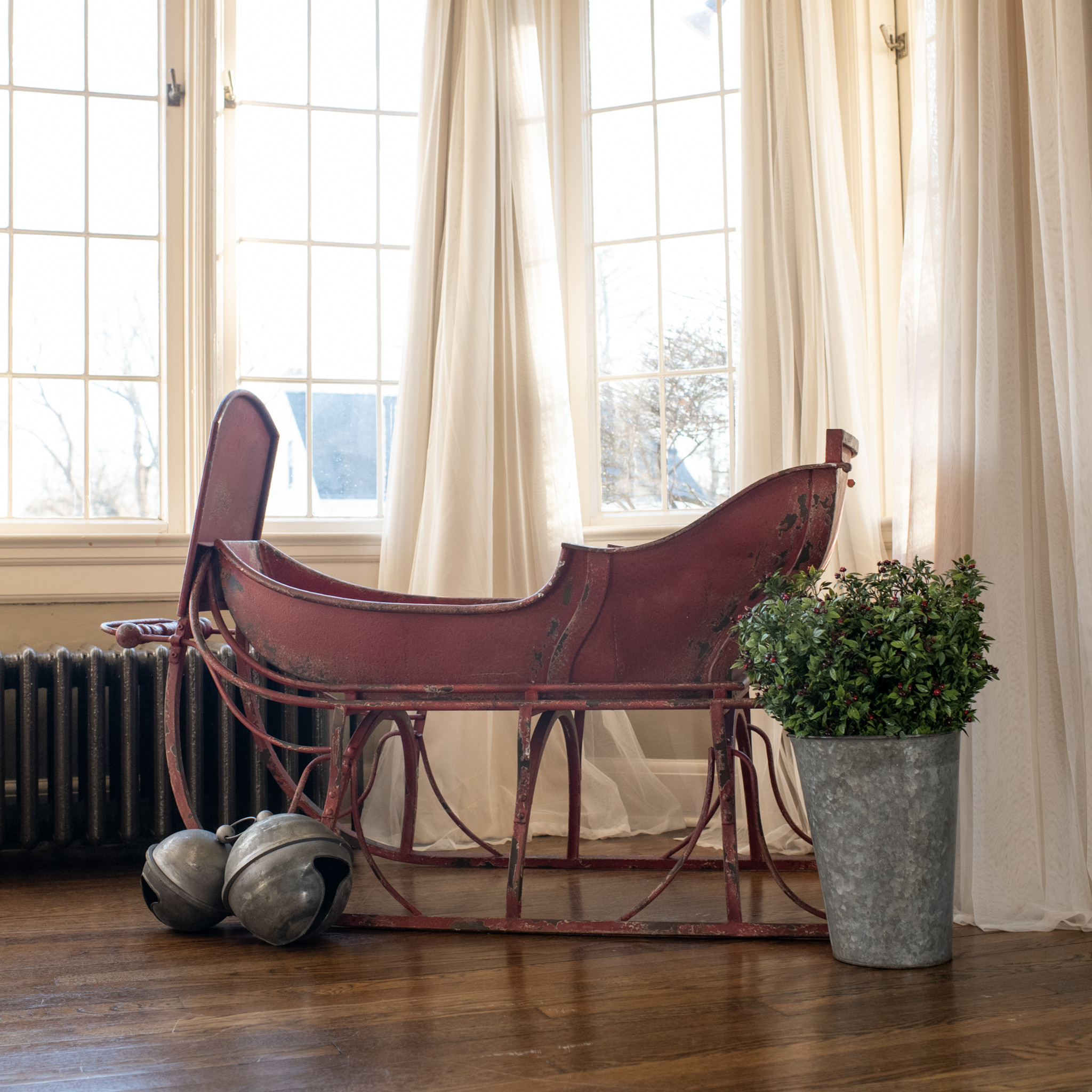 Red Sleigh, photo 3 of 3
