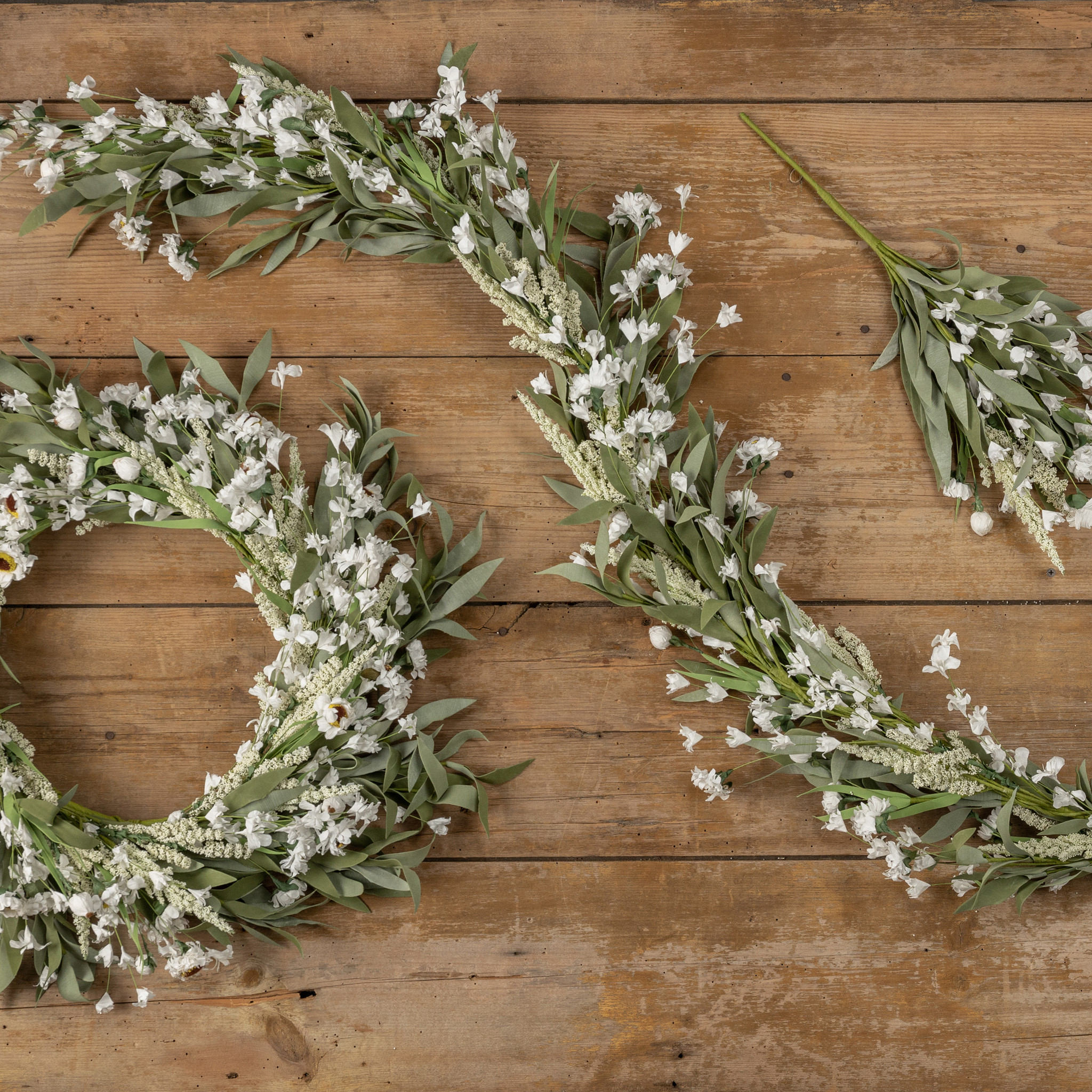 White Daisy & Cream Heather Wreath, 20", photo 3 of 4