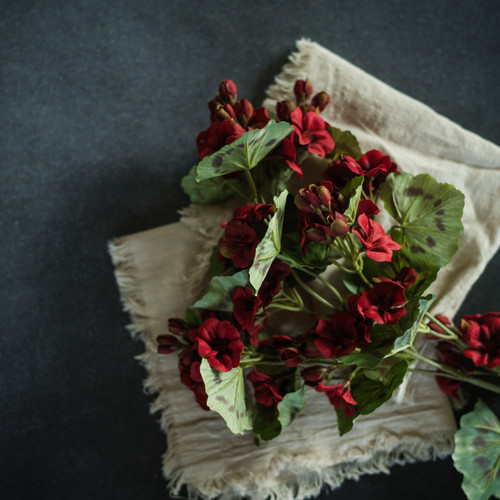 30" RED GERANIUM SPRAY