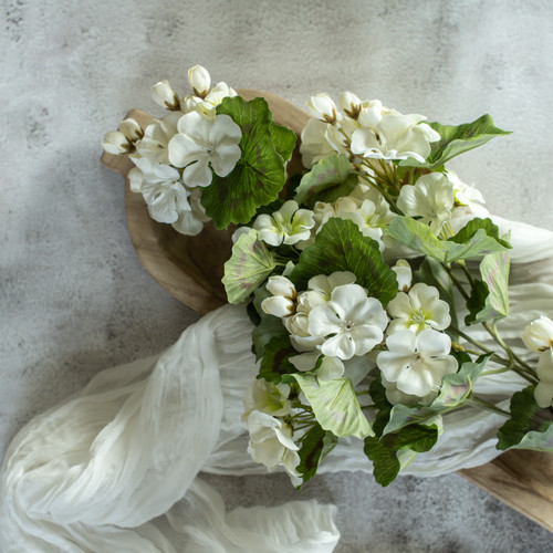 30" WHITE GERANIUM SPRAY