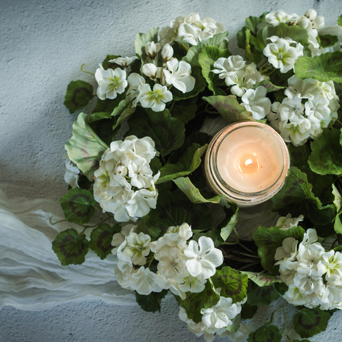 15" WHITE GERANIUM CANDLE RING