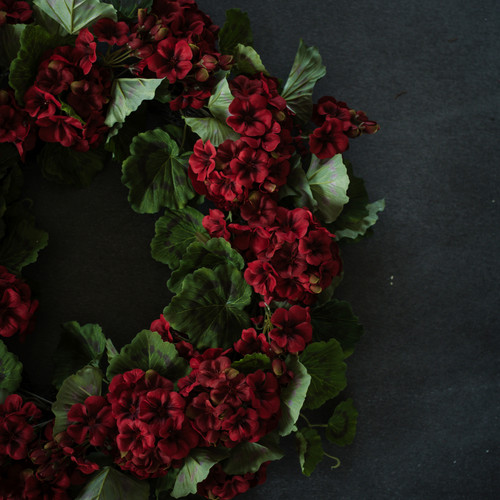 22" RED GERANIUM WREATH