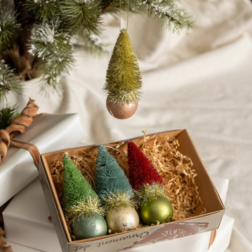 SET/ 4 MULTICOLOR TREE ORNAMENTS