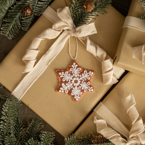 JENNIFER'S GINGERBREAD COOKIE ORNAMENT