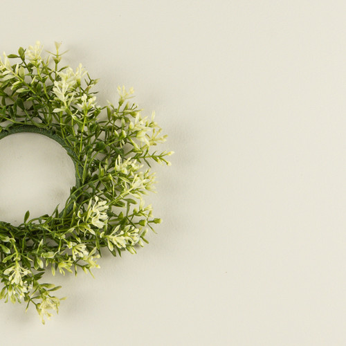 8.5" NEW ENGLAND BOXWOOD & BERRIES CANDLE RING