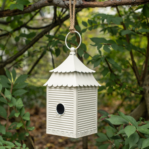 WHITE SCALLOPED ROOF BIRDHOUSE