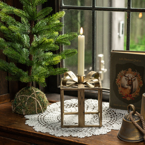 7" GOLD PRESENT TAPER CANDLE HOLDER