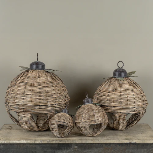 8.25" WICKER SLEIGH BELL W/ HOLLY