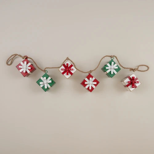 4.5' GREEN, RED & WHITE PRESENT GARLAND