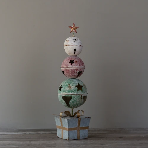 STACKED HOLIDAY BELLS & PRESENT STAKE