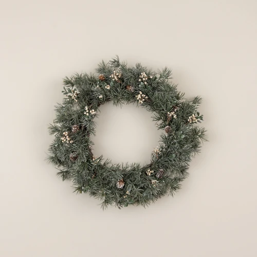 20" PINE W/ CREAM BERRIES WREATH