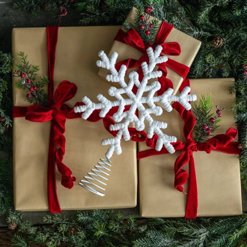 PLUSH SNOWFLAKE TREE TOPPER
