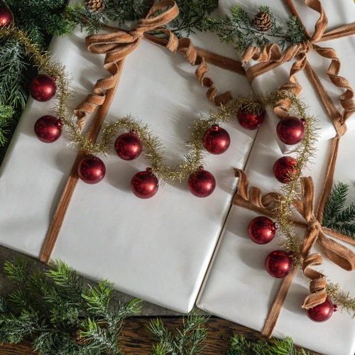 6' GOLD TINSEL & RED BALL GARLAND