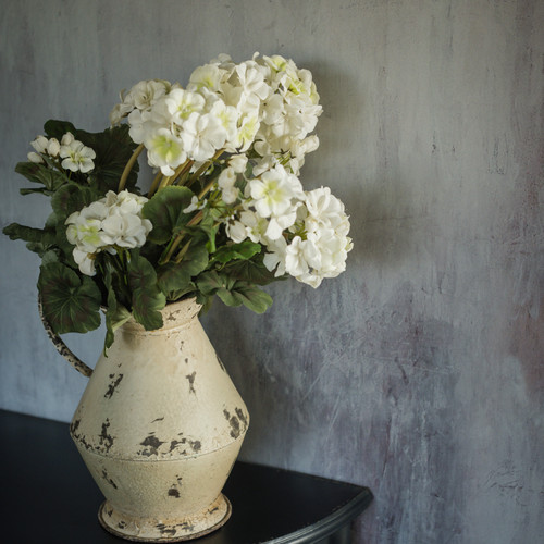 19.5" WHITE GERANIUM BUSH