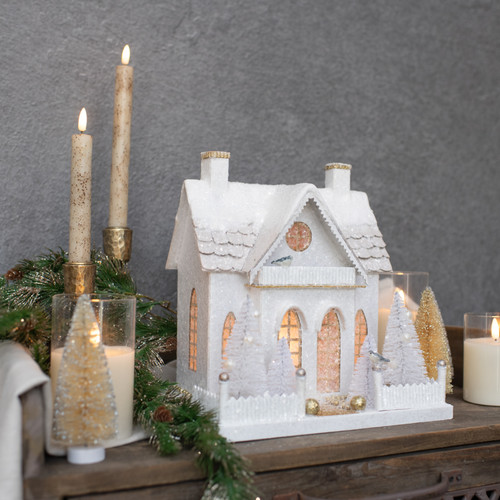 SNOW COVERED COTTAGE W/ BOTTLEBRUSH TREES