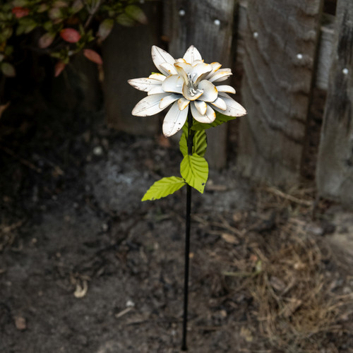19.75" VINTAGE FLOWER GARDEN STAKE