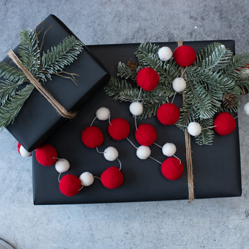 6' RED & WHITE POM POM GARLAND