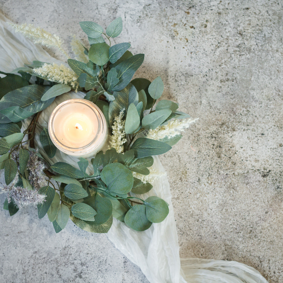 14" EUCALYPTUS W/ CREAM & PURPLE HEATHER CANDLE RING