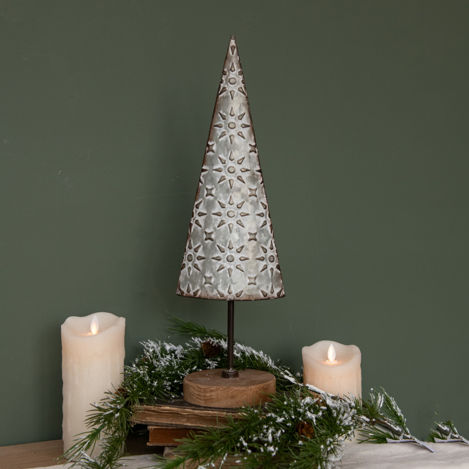 18" FLORAL STAMPED METAL TREE
