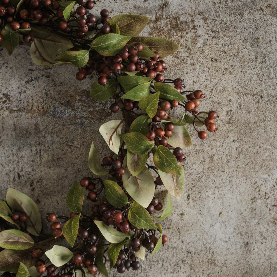 21" BROWN ROSE HIPS WREATH
