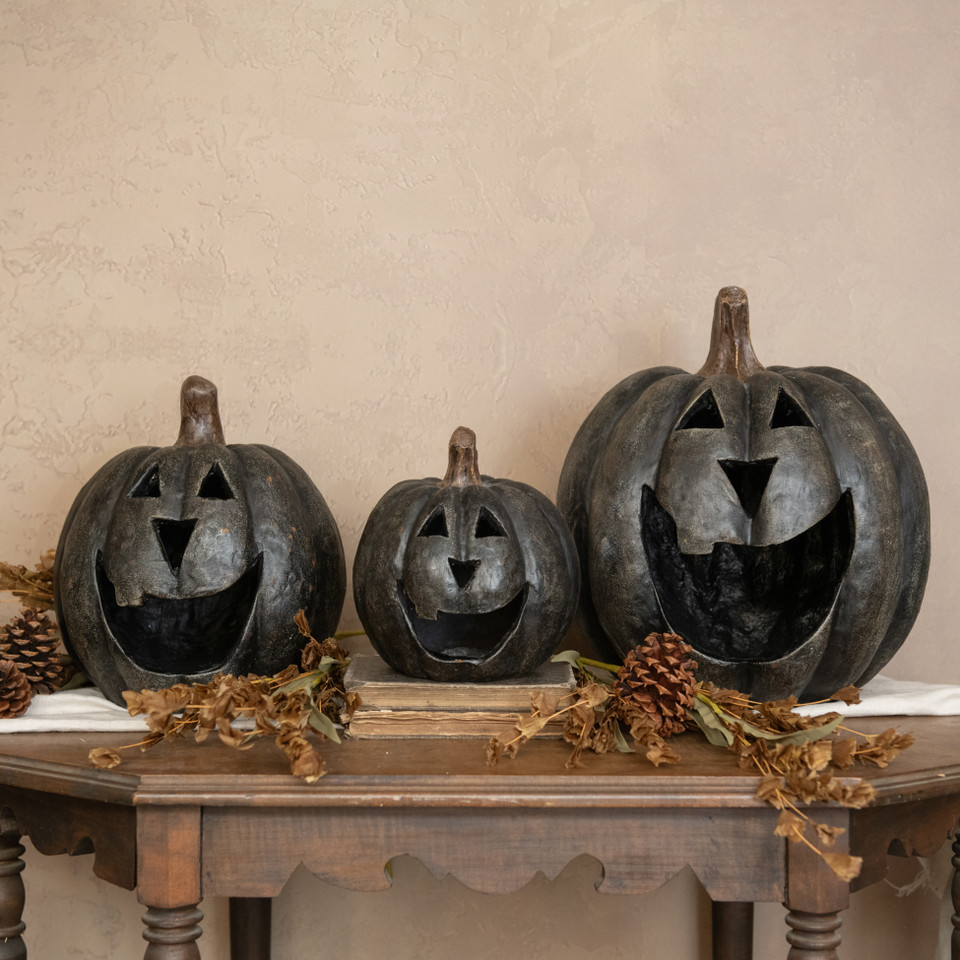 11" BLACK BIG MOUTH PUMPKIN