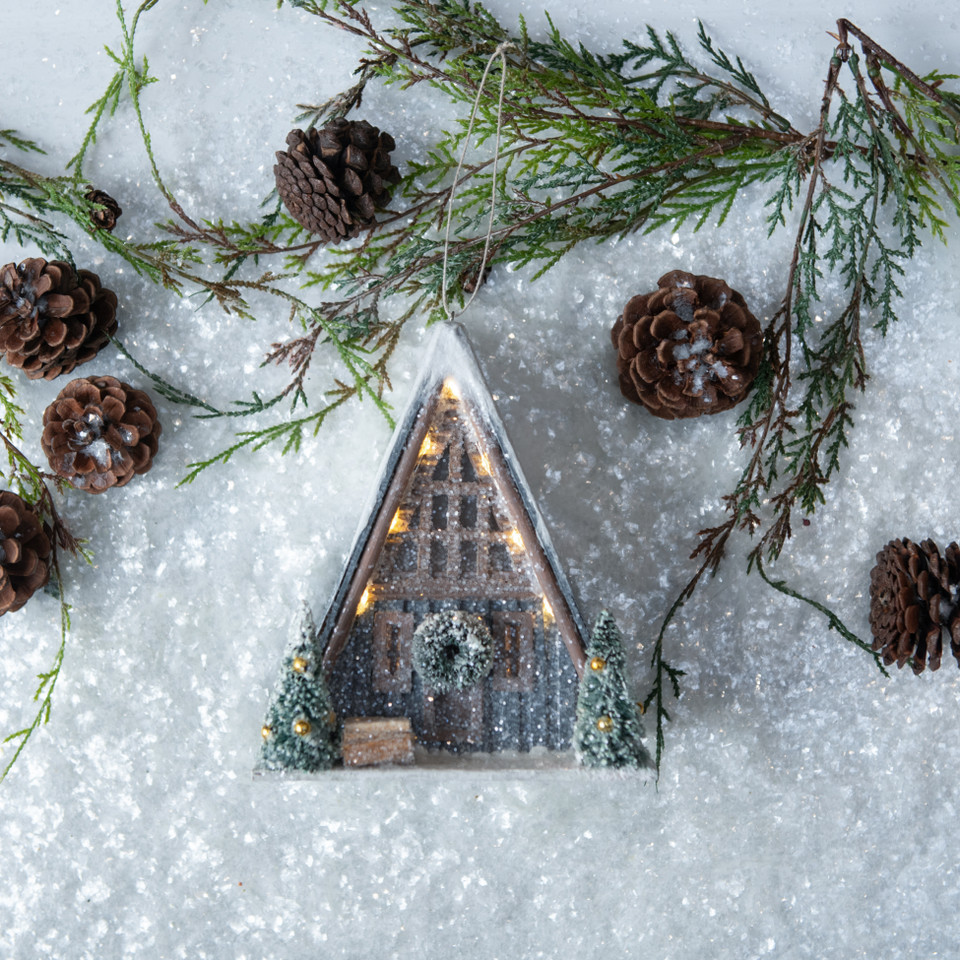 A FRAME CABIN ORNAMENT