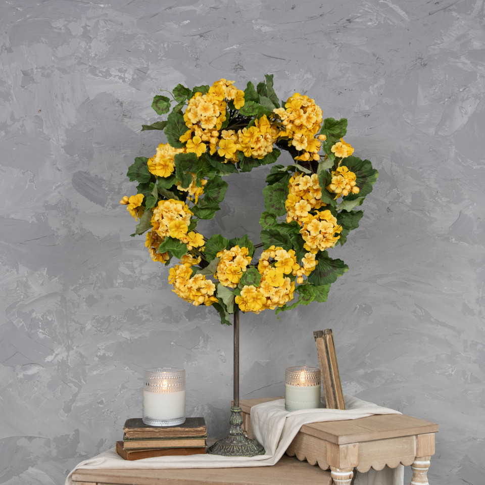 22" YELLOW GERANIUM WREATH