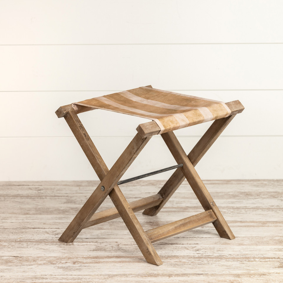 TAN & WHITE CAMPING CHAIR