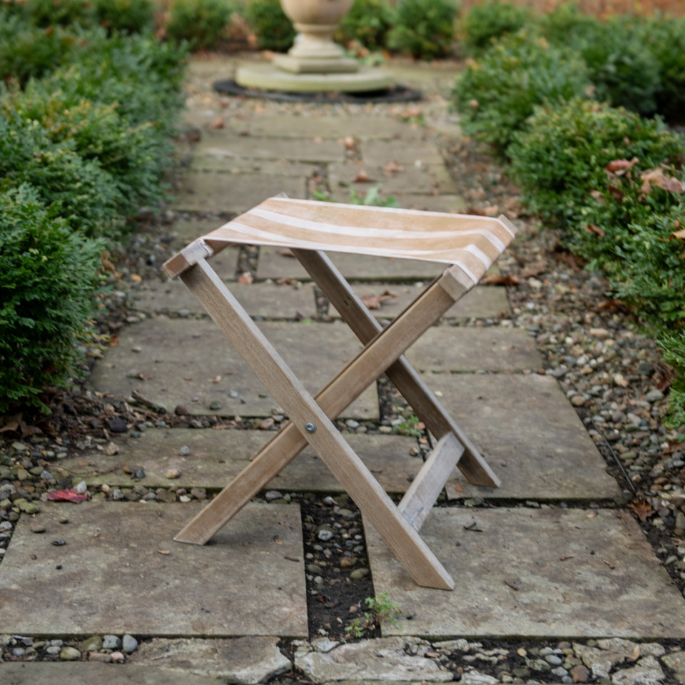 TAN & WHITE CAMPING CHAIR