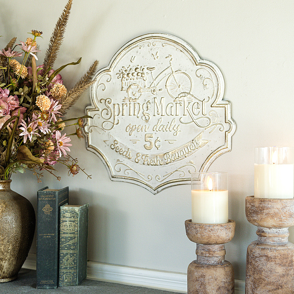 GOLD & WHITE SPRING MARKET SIGN
