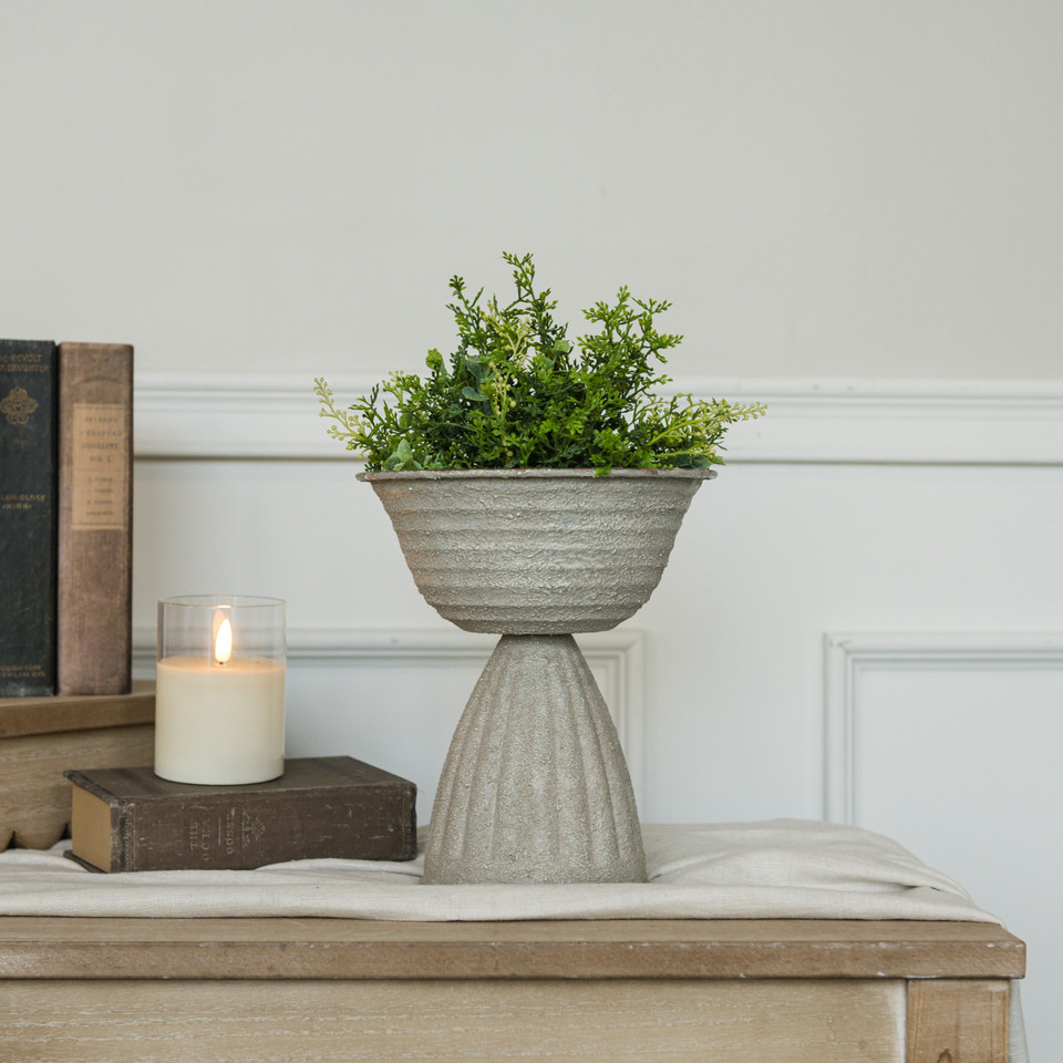 9" TEXTURED URN