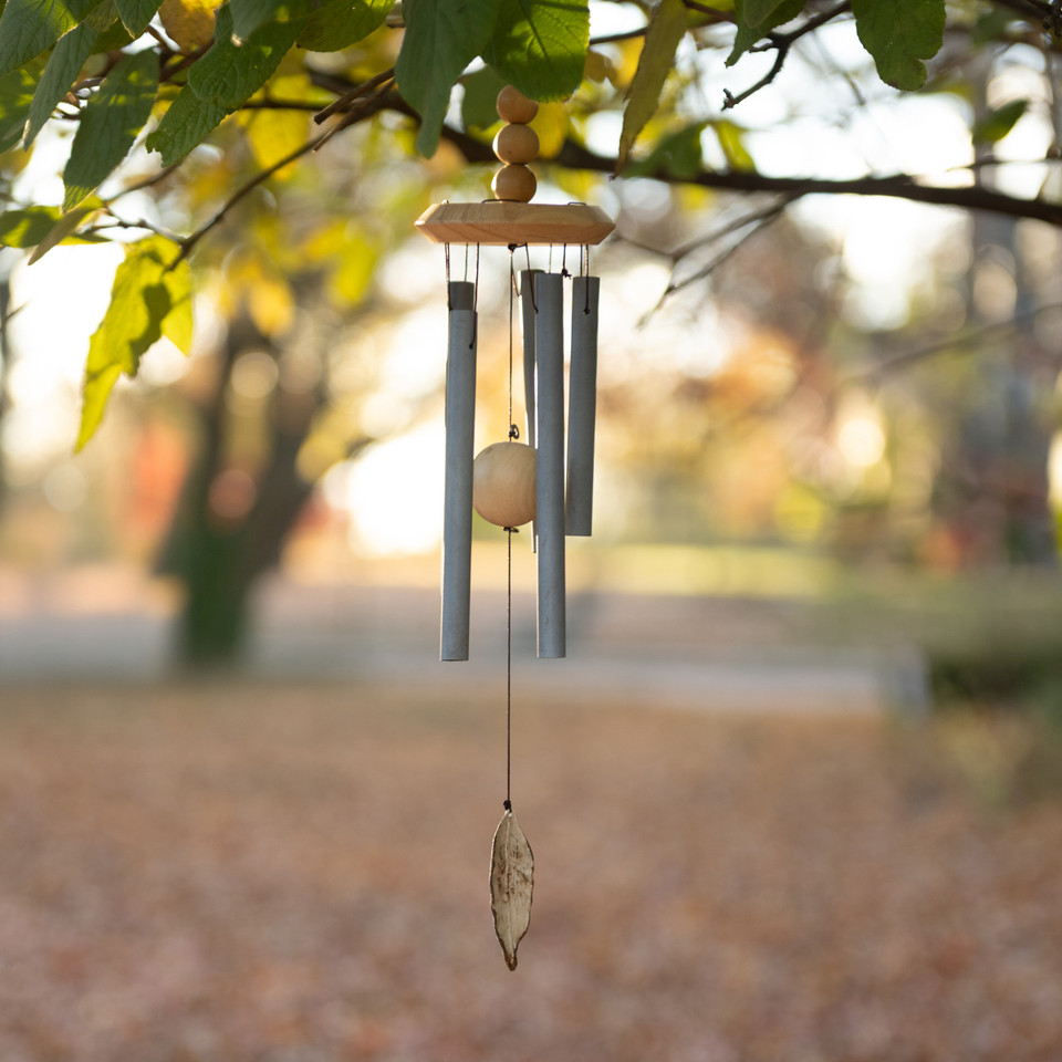 GREY WIND CHIME W/ LEAF