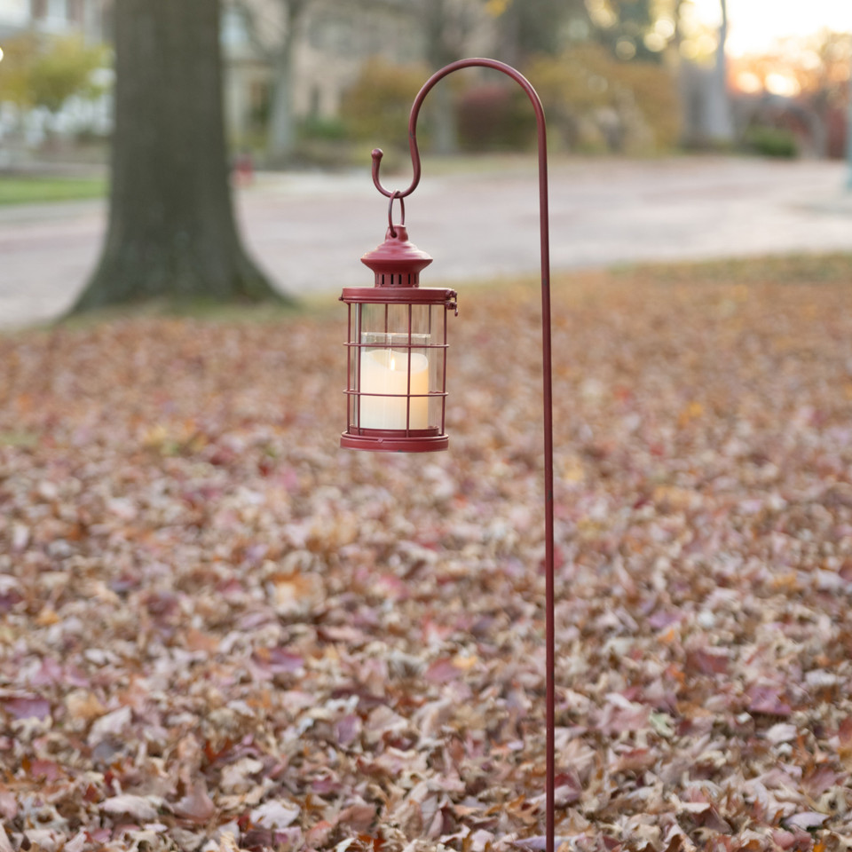 RED GARDEN LANTERN W/ STAKE